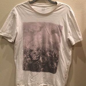 GAP White Floral Shirt 🌹⬛️